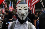 Anonymous تعود للظهور في الإحتجاجات الأمريكية...