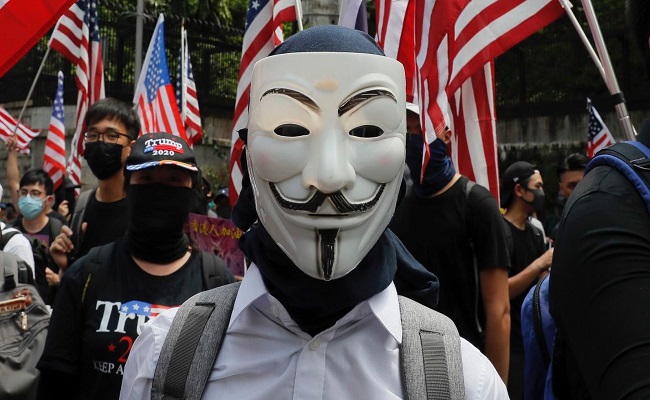 Anonymous تعود للظهور في الإحتجاجات الأمريكية...