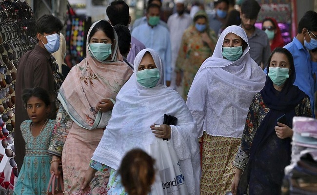 باكستان تسجل أرقام كبيرة في الإصابات بكورونا بعد رفع العزل