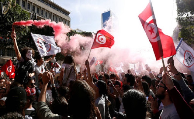 مواجهات بين الشرطة والمتظاهرين في تونس