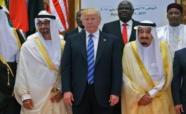 ترامب لبقر الخليج إما معنا إما مع الصين