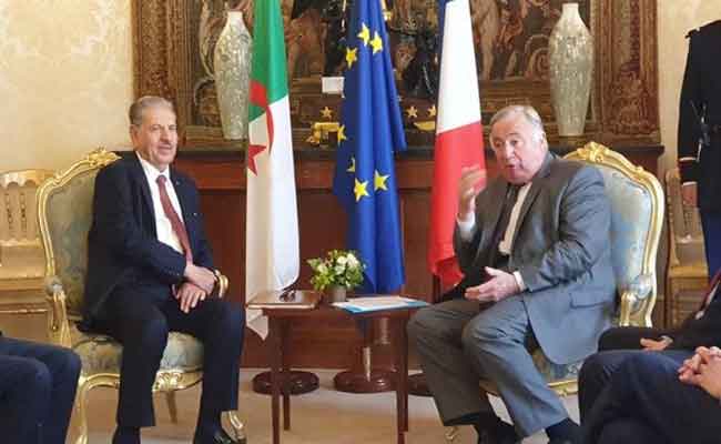 قوجيل يتلقى اتصالا هاتفيا من رئيس مجلس الشيوخ الفرنسي