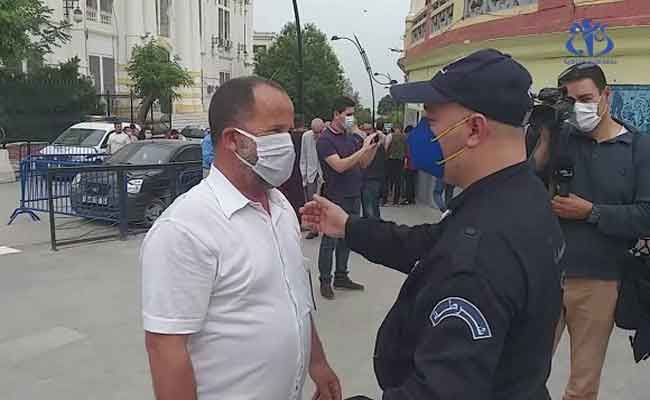 مدير الأمن أونيسي يشدد  على “ضرورة انتهاج الصرامة” في تطبيق إجراءات مكافحة كوفيد-19