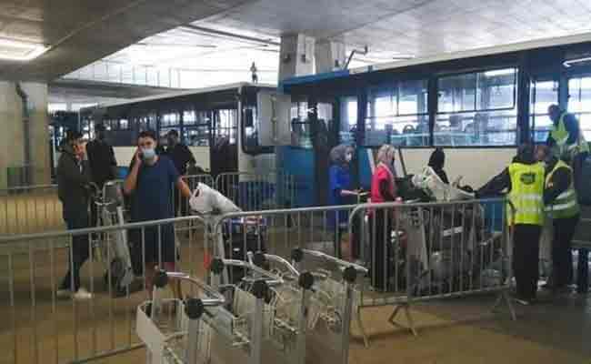 وصول 225 رعية جزائري كانوا عالقين بماليزيا إلى أرض الوطن