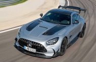 مرسيدس تطلق أيقونتها AMG GT Black Series...