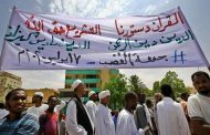 سودانيون يتظاهرون احتجاجا على إباحة الخمر
