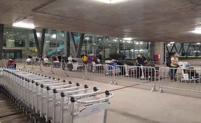 عودة 274 مواطن جزائري إلى أرض الوطن كانوا عالقين بالسعودية و وضعهم في الحجر الصحي