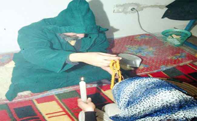 الإطاحة بسيدة و زوجها يمارسان الشعوذة و السحر بتيزي وزو