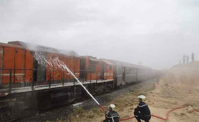 نشوب حريق مهول في قاطرة لنقل الانابيب والمحروقات في باتنة