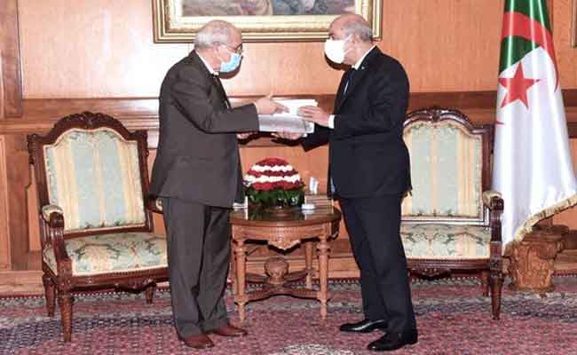 تحديد يوم 1 نوفمبر موعدا للإستفتاء حول مشروع تعديل الدستور