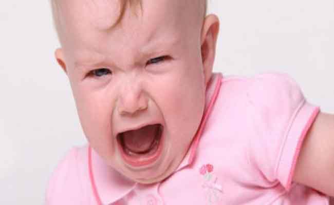 أسباب قد تجعل الطفل كثير البكاء بعمر السنة