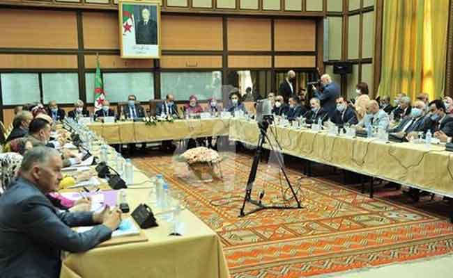 تثمين مجموعات برلمانية لمشروع تعديل الدستور