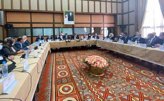 عرض مشروع القانون المتضمن تعديل الدستور على المجلس الشعبي الوطني