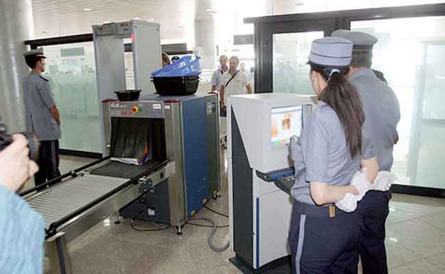 مصالح الجمارك تحجز أزيد من 97 مليون دج من البضائع منذ يناير بمطار الجزائر العاصمة