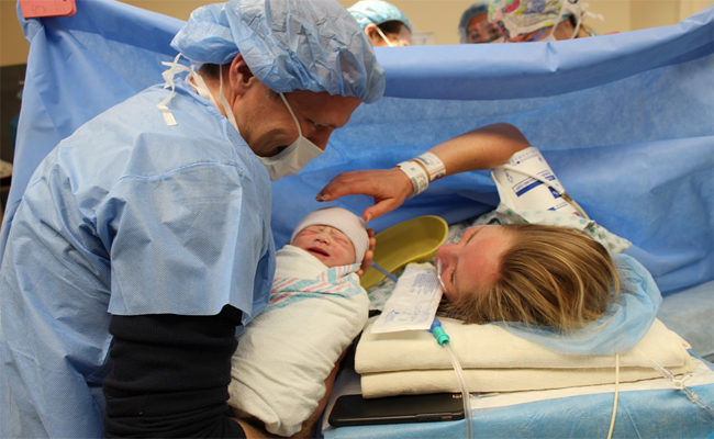 ما هي المراحل التي مرّ بها تطوّر الولادة القيصرية؟…