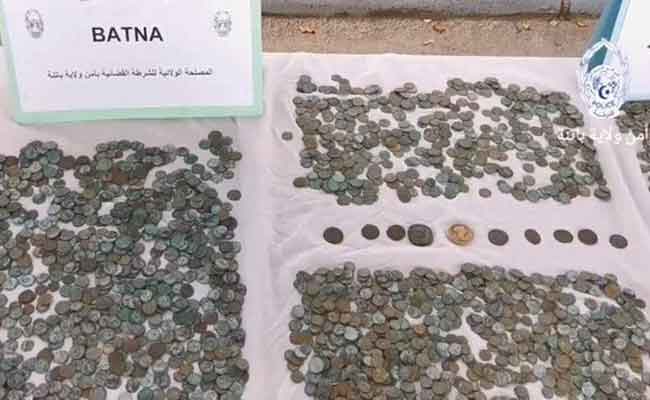 أمن باتنة يسترجع أكثر من 5000 قطعة نقدية أثرية و يوقف شخصين