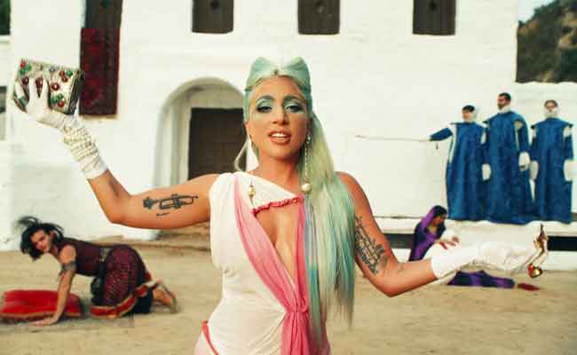 ليدي غاغا تروي تجربتها الشخصية مع الألم في عملها  الفني “911”…