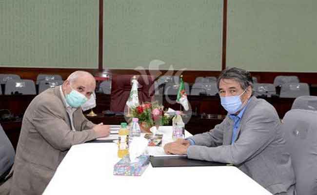 لقاء تنسيقي بين سلطة الانتخابات و سلطة ضبط السمعي البصري تحضيرا للإستفتاء على الدستور