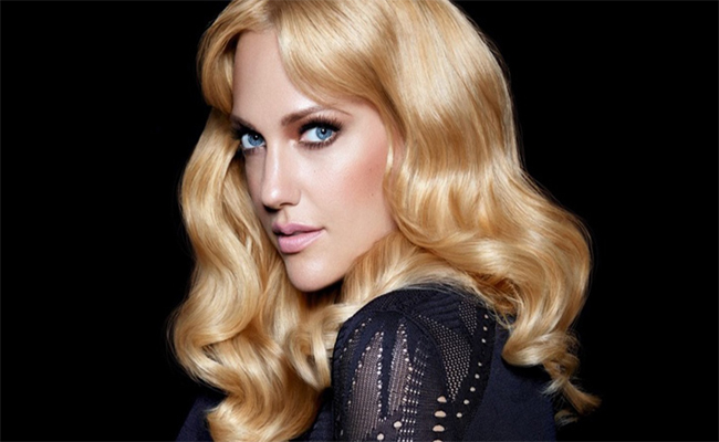 مريم أوزرلي حامل في شهرها الخامس دون زواج وتؤكد”لا يحق لأحد الحكم علي”…