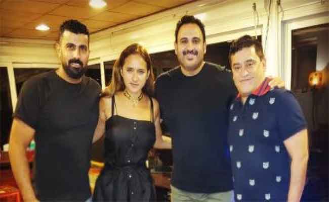 المخرج محمد سامي يجمع نيللي كريم و أكرم حسني في “العميل صفر” على الشاشة الذهبية…