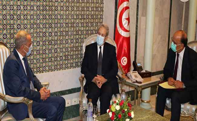 سفير الجزائر بتونس يجري مشاورات مع وزير الخارجية التونسي