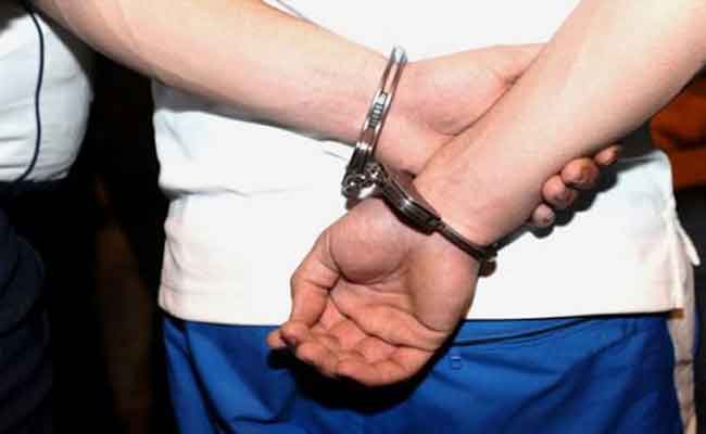 توقيف مسبوق قضائيا تورط في السرقة بالعنف و تهديد أمه و حمل السلاح الأبيض بسكيكدة