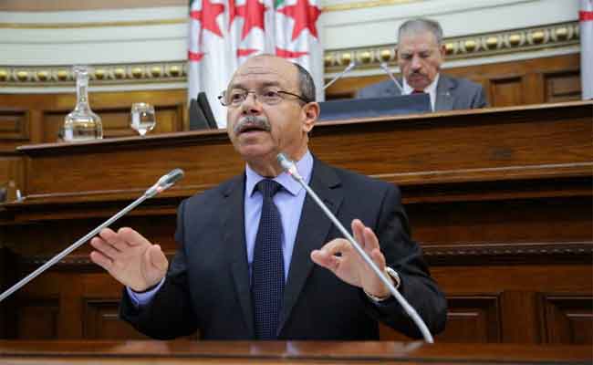 وزير العدل : “تغيير النظام يمر حتما عبر تغيير الدستور وتعديله ولا سبيل لذلك الا به”