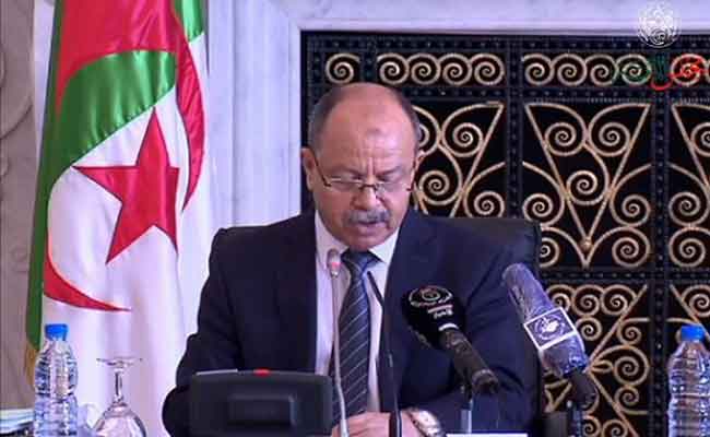 وزير العدل يعرض مشروع القانون المتعلق بالحماية الجزائية لمستخدمي السلك الطبي بمجلس الأمة