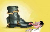 بالجزائر دستور على مقاس أحذية الجنرالات وشعب يريد التغيير عبر الكلام والصور