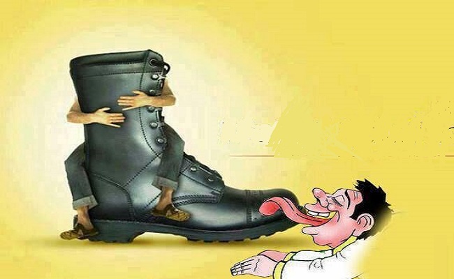 بالجزائر دستور على مقاس أحذية الجنرالات وشعب يريد التغيير عبر الكلام والصور