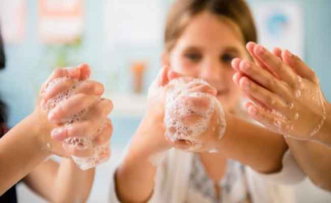 كم يعيش فيروس كورونا على جلد الانسان؟…