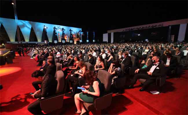 متحديا جائحة كورونا…مهرجان الجونة السينمائي ينطلق في دورته الرابعة وأهل الفن يزينون السجادة الحمراء باطلالات أنيقة