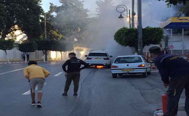 سيارة تشتعل في الطريق المؤدي إلى رئاسة الجمهورية