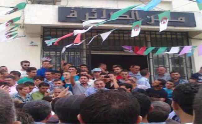 مترشحون للبكالوريا ينظمون مسيرة احتجاجية للمطالبة بإعادة تصحيح أوراقهم في باتنة