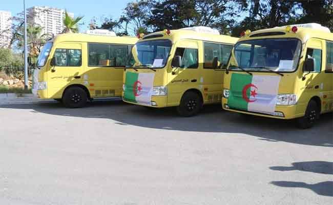 انطلاق عملية توزيع أزيد من 40 حافلة للنقل المدرسي بوهران