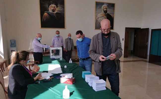 انطلاق عملية التصويت على الدستور في عدد من المراكز الانتخابية بالدوائر الدبلوماسية و القنصلية بالخارج