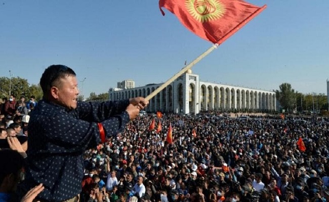 لمعارضة في قرغيزستان تعلن عن الانقلاب والاستيلاء على السلطة
