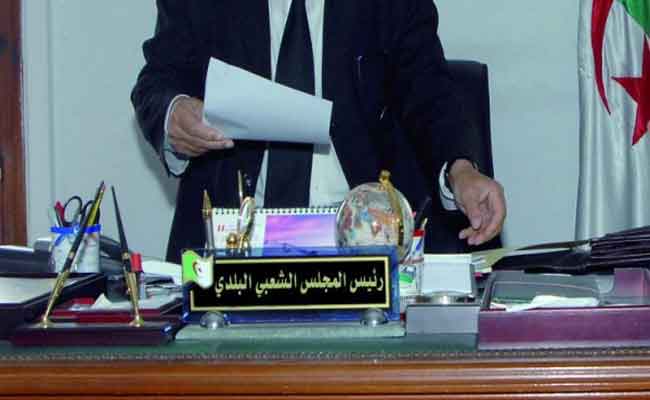 ملفات الفساد : إدانة رئيس المجلس الشعبي البلدي لسيدي عقبة ببسكرة بـ5 سنوات حبسا نافذا
