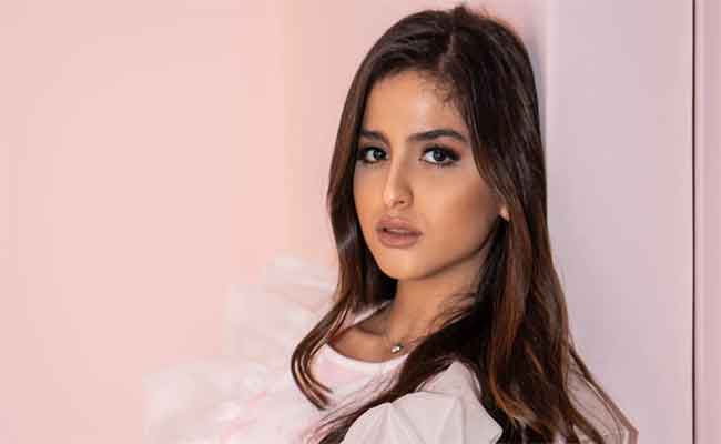 حلا الترك تغني عراقي وتخطف الانظار بجمالها وشكلها الجديد…