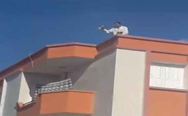 محاولة شاب الانتحار رفقة ابنته بعد إقصاءه من السكن في “الجزار” بباتنة