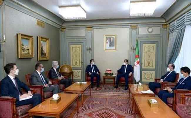 استقبال الوزير الأول جراد وزير الداخلية الفرنسي