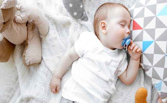 اذا كان طفلكِ الرضيع قليل البكاء…فهل هناك ما يدعو للقلق؟