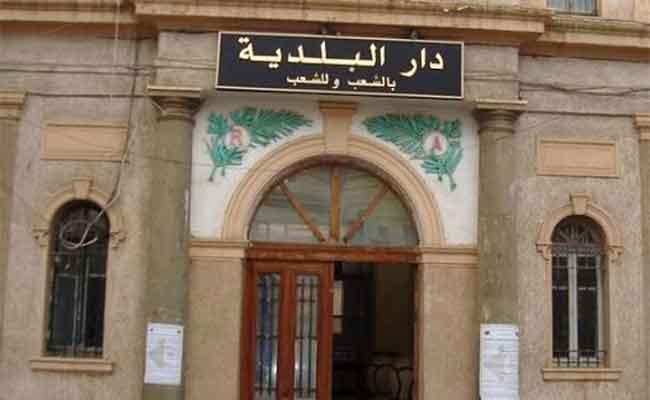 تزوير نتائج الإستفتاء على الدستور يقود رئيس بلدية عوف بمعسكر إلى التحقيق