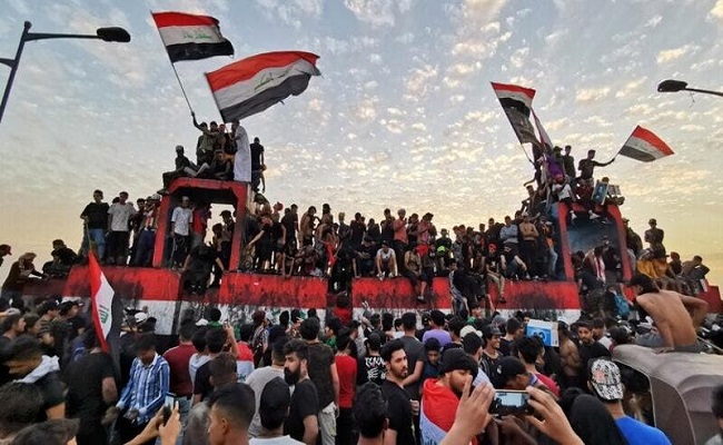 استمرار المظاهرات في العراق رغم فرض حظر للتجوال