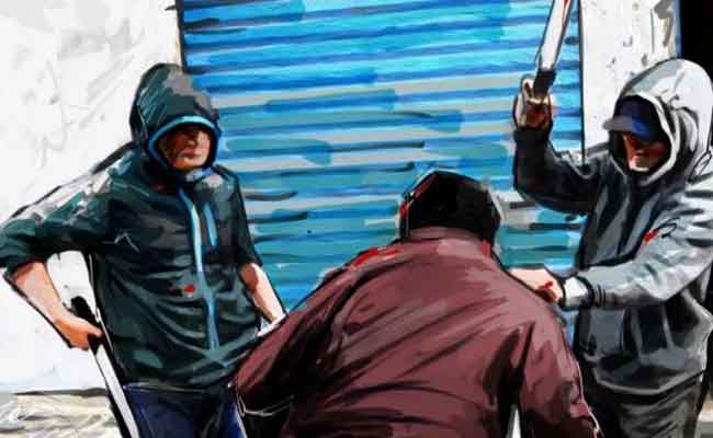 معركة ضارية بين عائلتين استعملت فيها كل أشكال الأسلحة البيضاء من أجل فتاة بالعاصمة