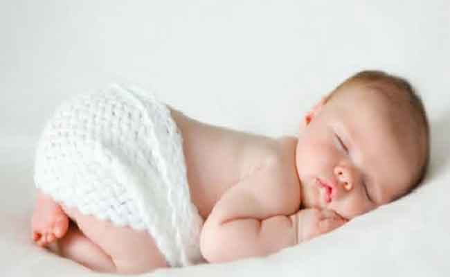 نوم رضيعكِ…في أي عمر ينتظم؟