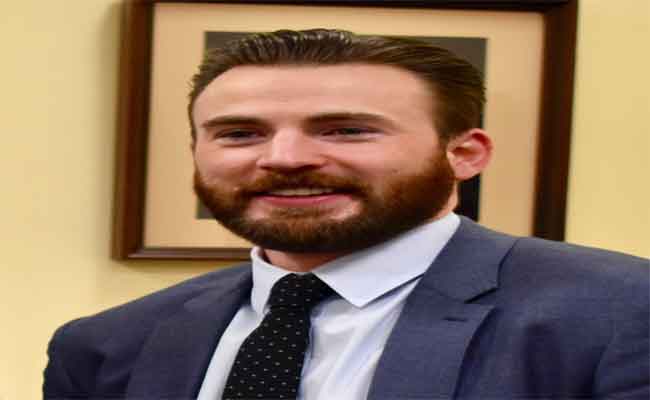 كريس ايفانز من بطل خارق الى “بظ يطير” مع ديزني…