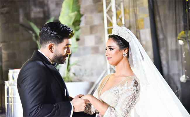 تامر حسني يزف رنا سماحة و شريك حياتها الى قفص الزوجية…