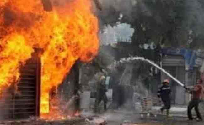 نشوب حريق في 4 محلات تجارية يخلف قتيلا بالطارف