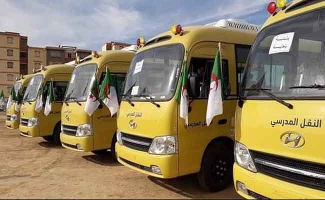 إشراف جراد على توزيع حافلات للنقل المدرسي و توزيع 400 وحدة سكنية بالمسيلة